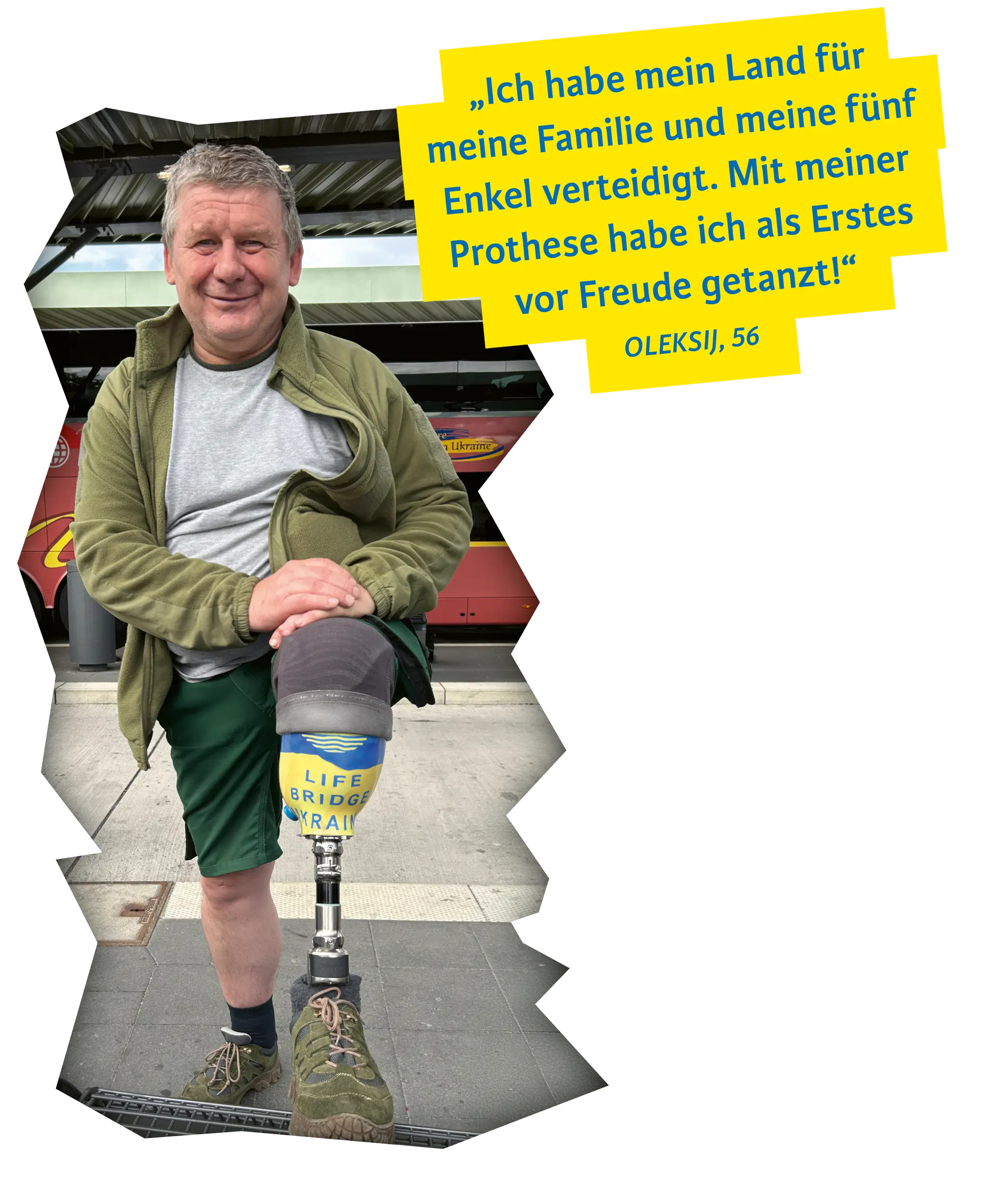 Oleksij mit seiner Prothese von Life Bridge Ukraine - das Erste, was er getan hat, war vor Freude zu tanzen.